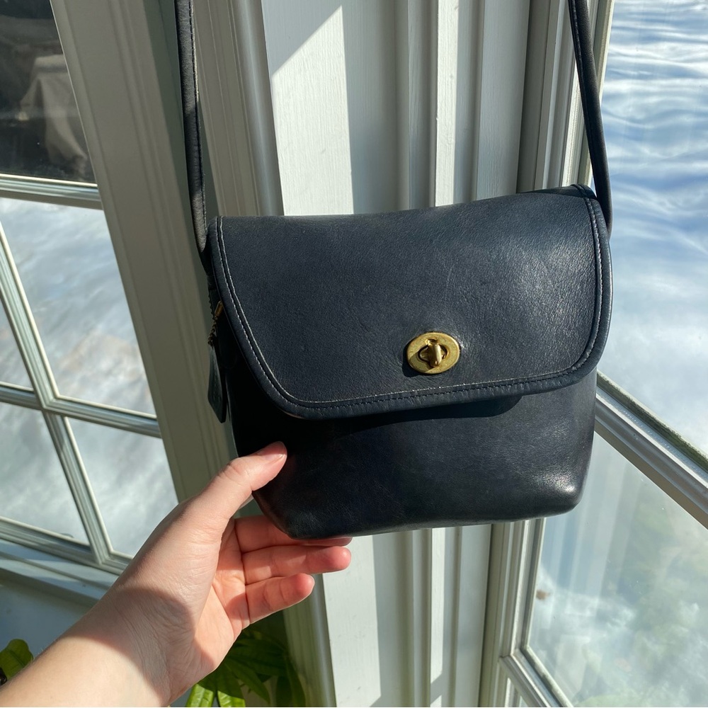❌SOLD❌ Vintage Coach Quincy Crossbody | Pre-1994 USA | Black Leather Turnlock - Picture 9 of 16
